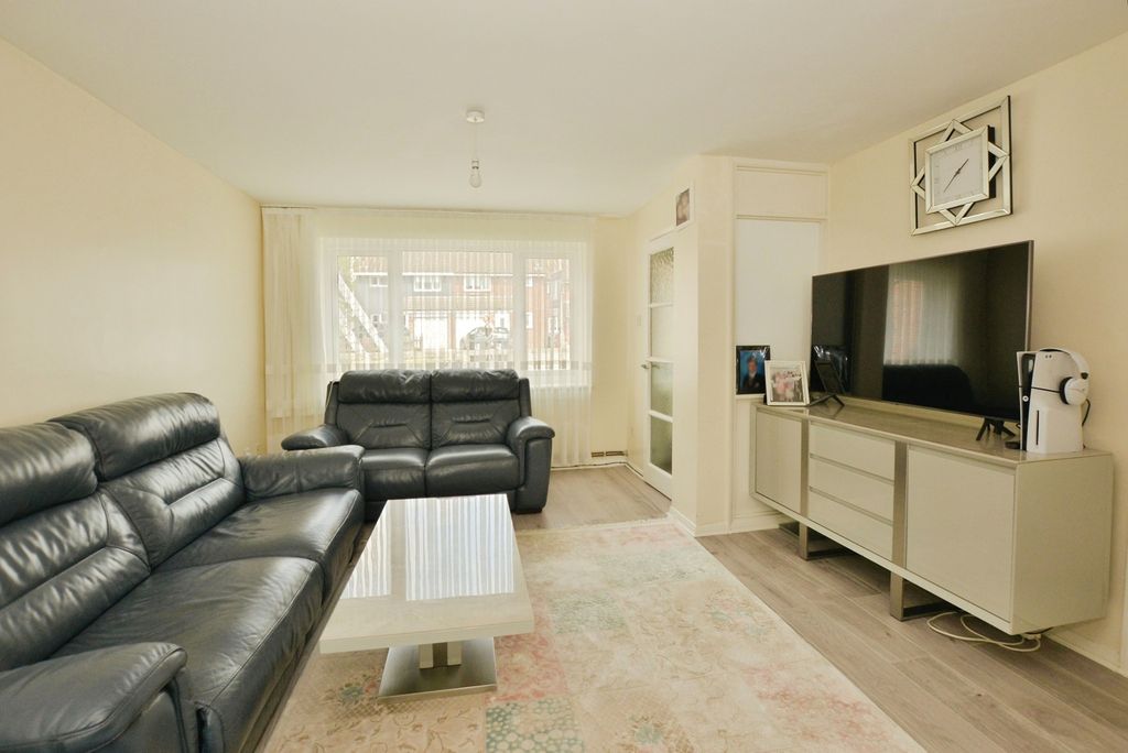 Property photo 2 of 14 Living/Dining