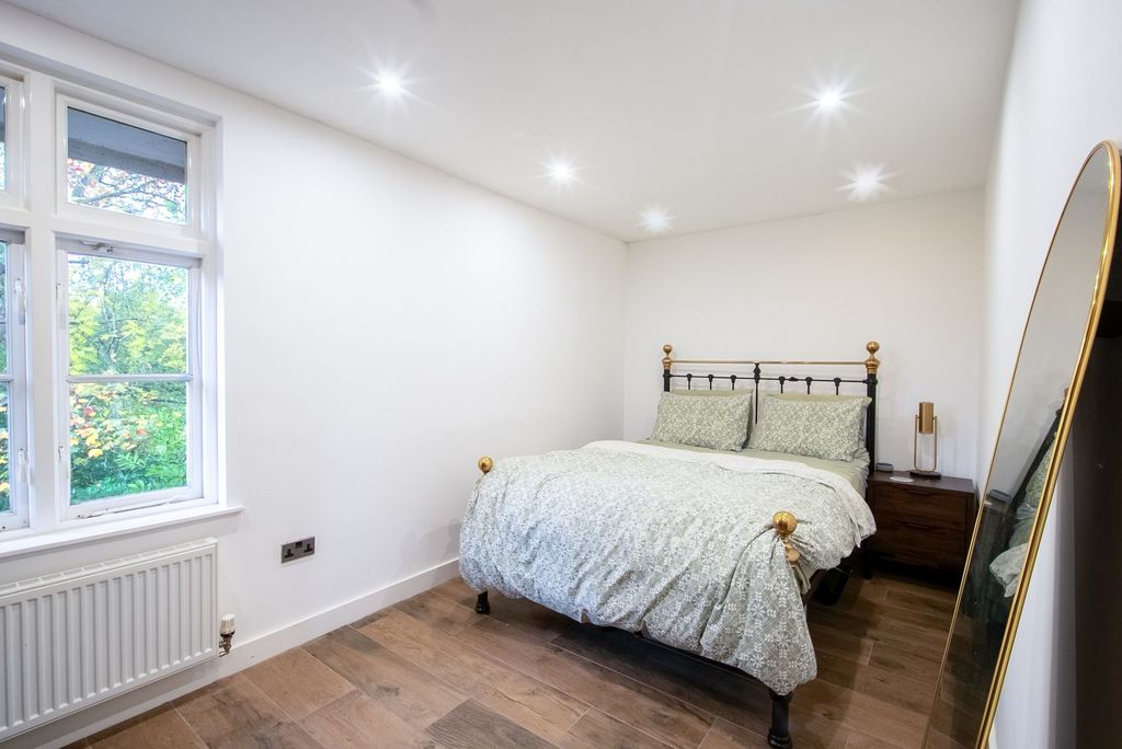 Property photo 2 of 6 Bedroom One