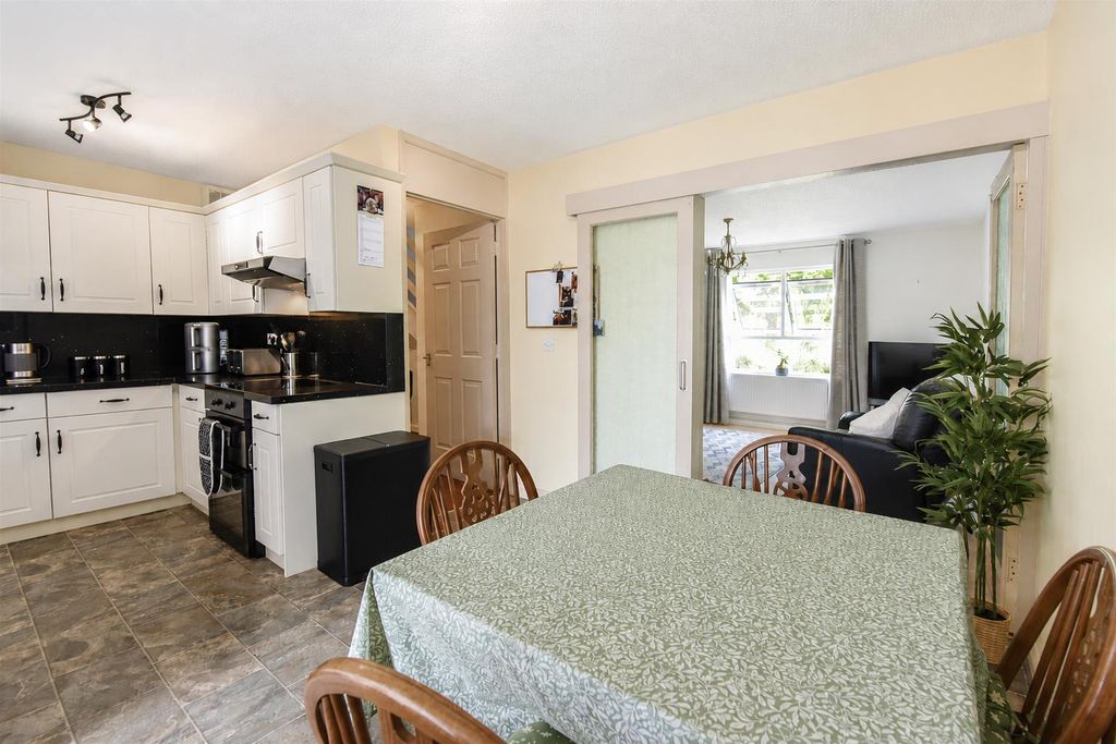 Property photo 3 of 22 20 Jub Kitchen.Png