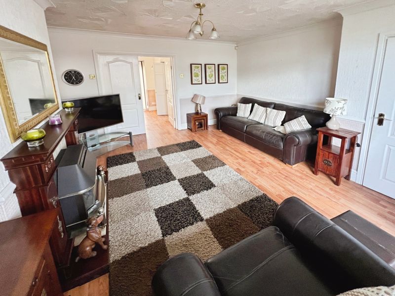 Property photo 3 of 12 Lounge
