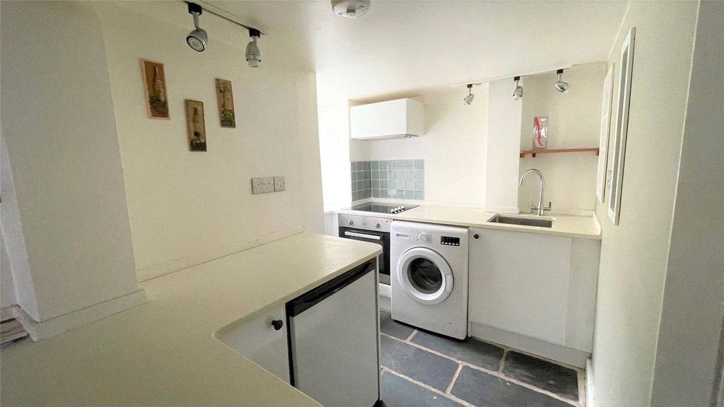 Property photo 3 of 6 Kitchen