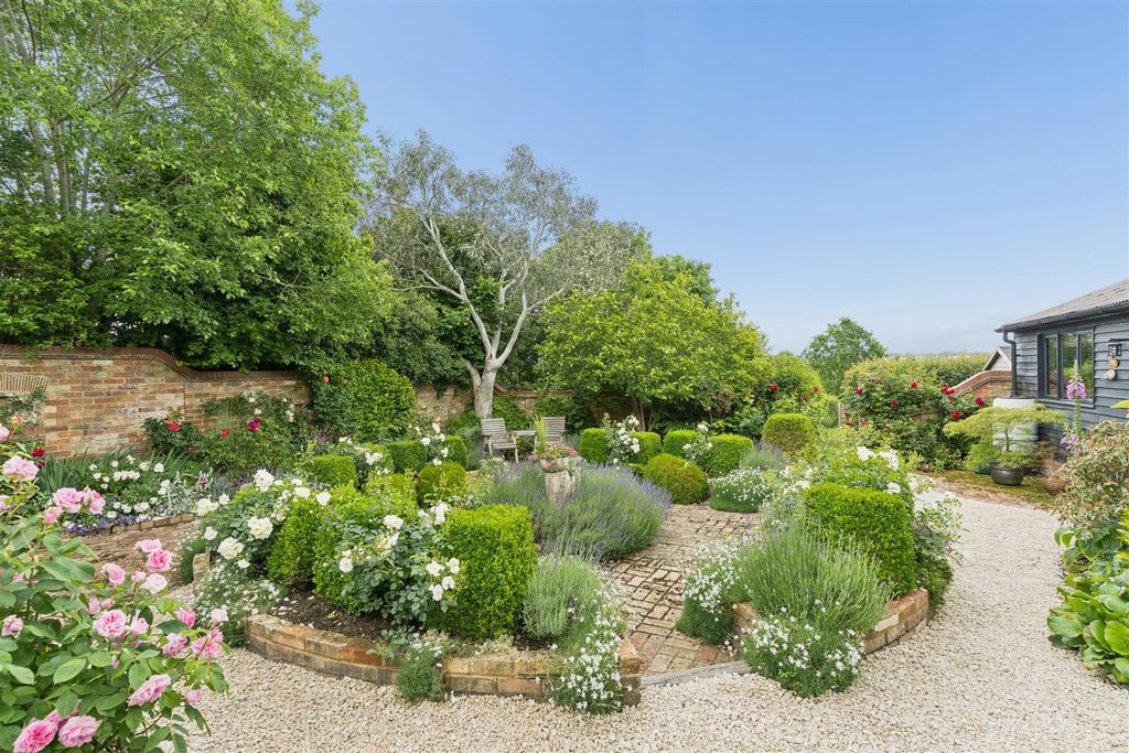 Additional image 34 of 6 bed detached house for saleHigh Road, Soulbury, Buckinghamshire LU7