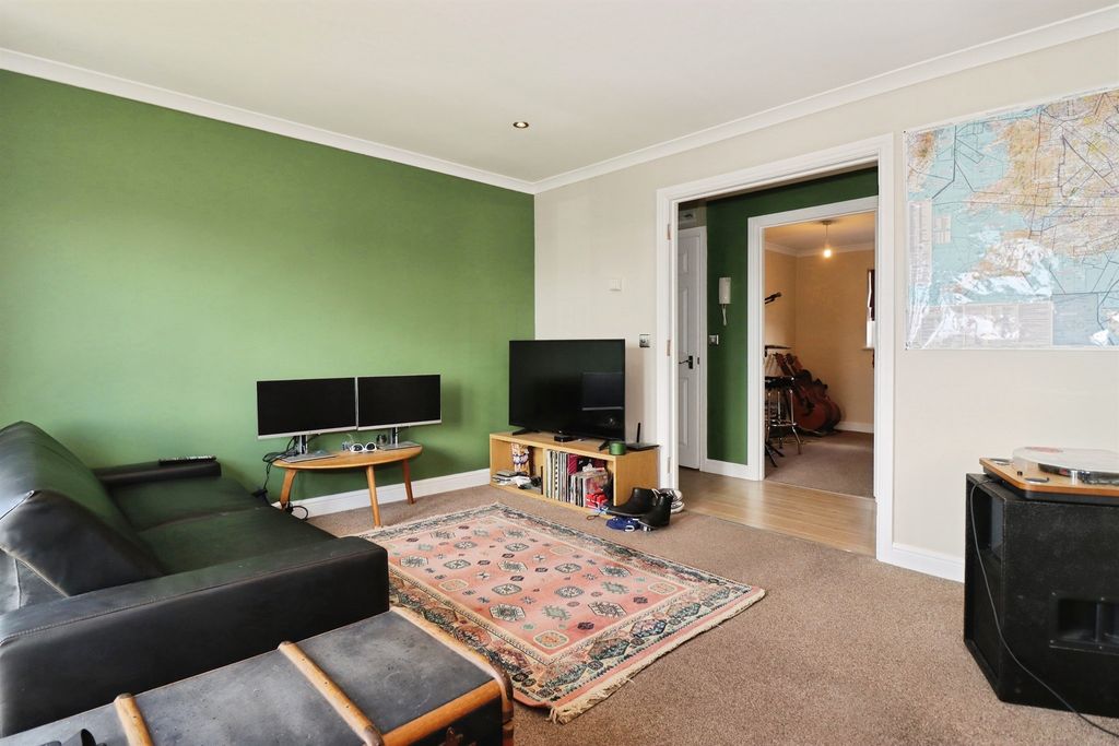 Property photo 3 of 11
