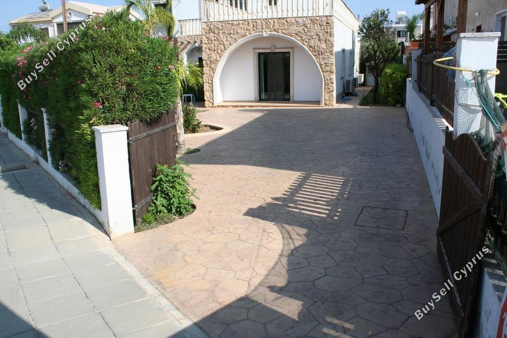 Property photo 3 of 33