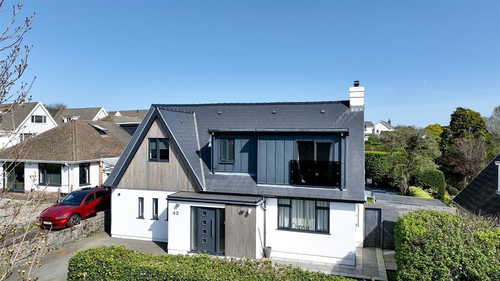 Property photo 2 of 40 Sequence 01.00_10_52_04.Still024-2.Jpg