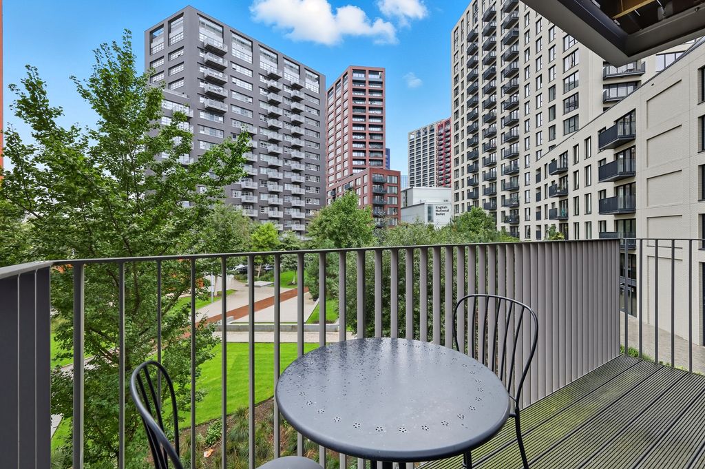 Property photo 3 of 17 Photo 5