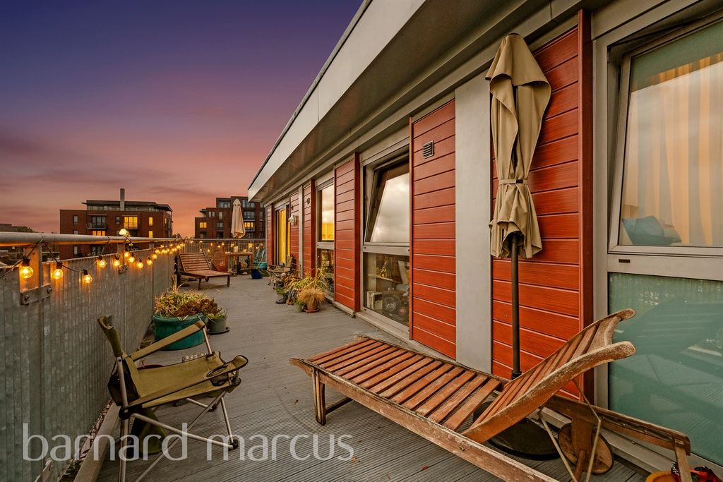 Property photo 1 of 21