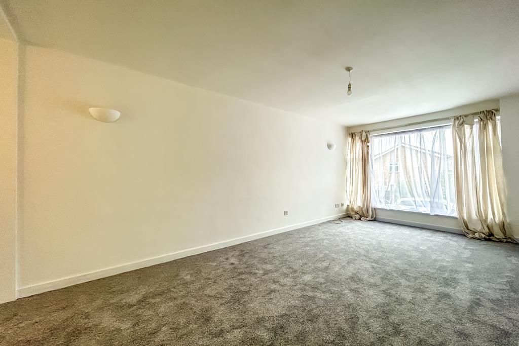 Property photo 3 of 19 Lounge