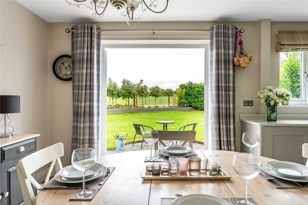 Property photo 2 of 31 Picture No. 36