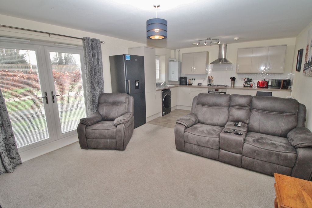 Property photo 2 of 18