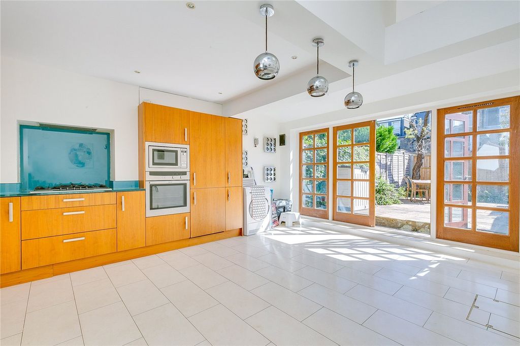 Property photo 3 of 12