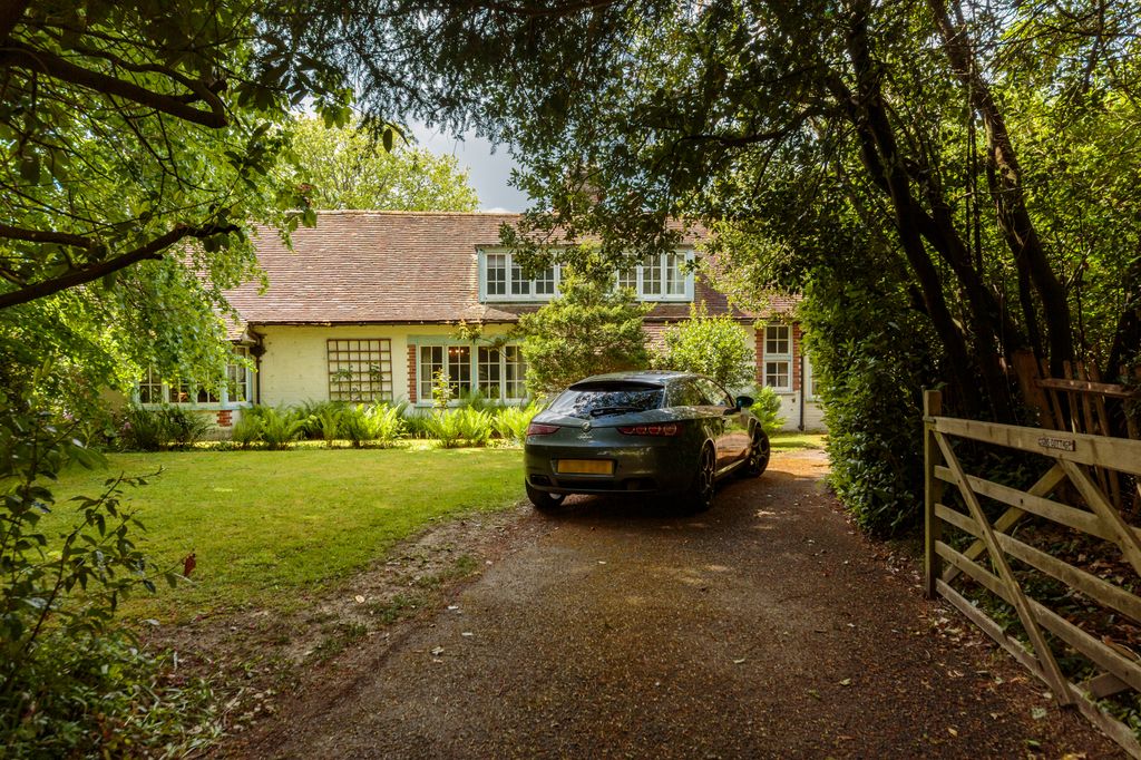 Property photo 2 of 25