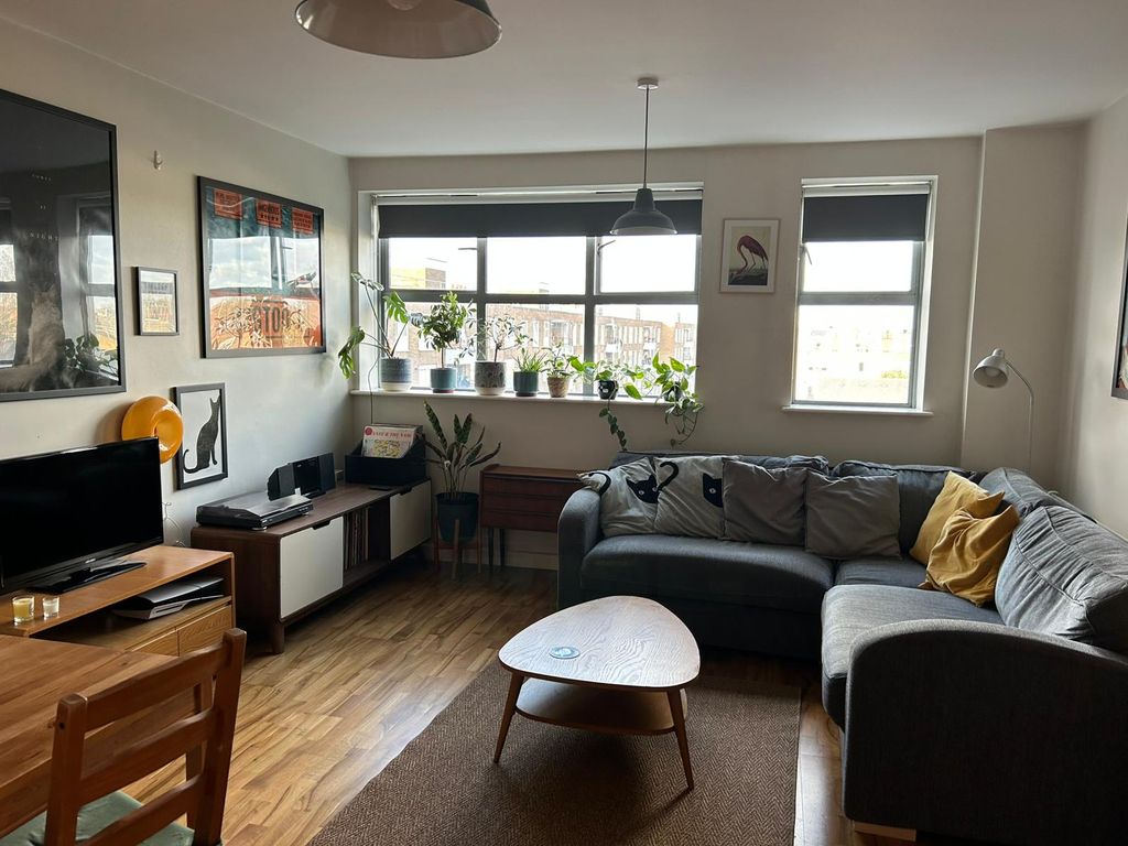 Property photo 3 of 12