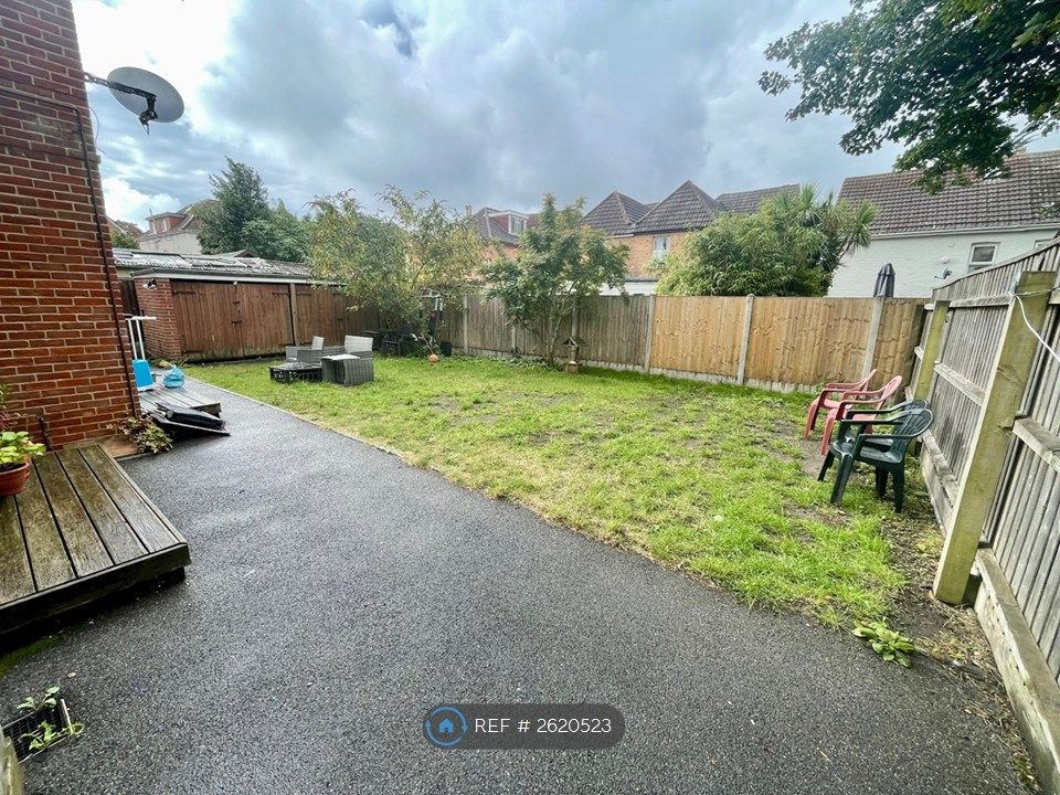 Property photo 2 of 10 Communal Garden