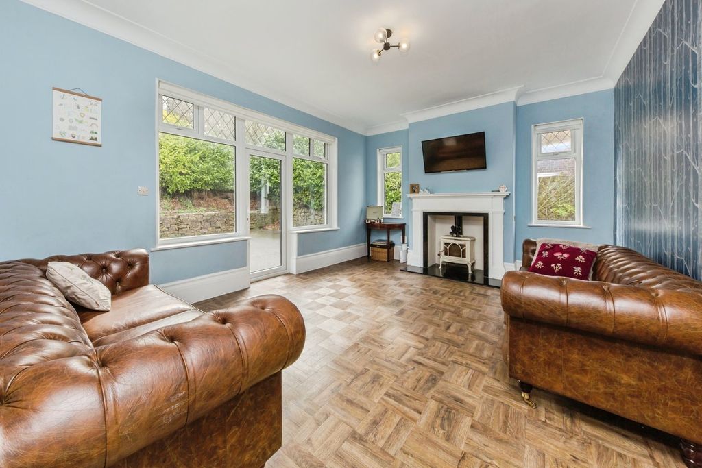 Property photo 3 of 34