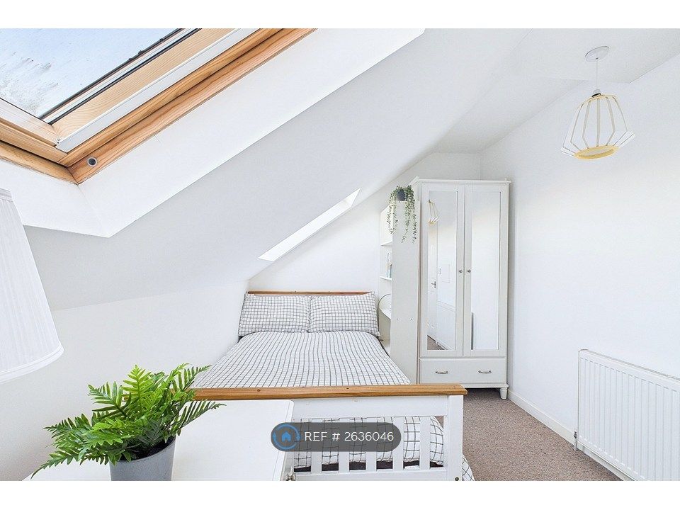 Property photo 1 of 12 Room 6