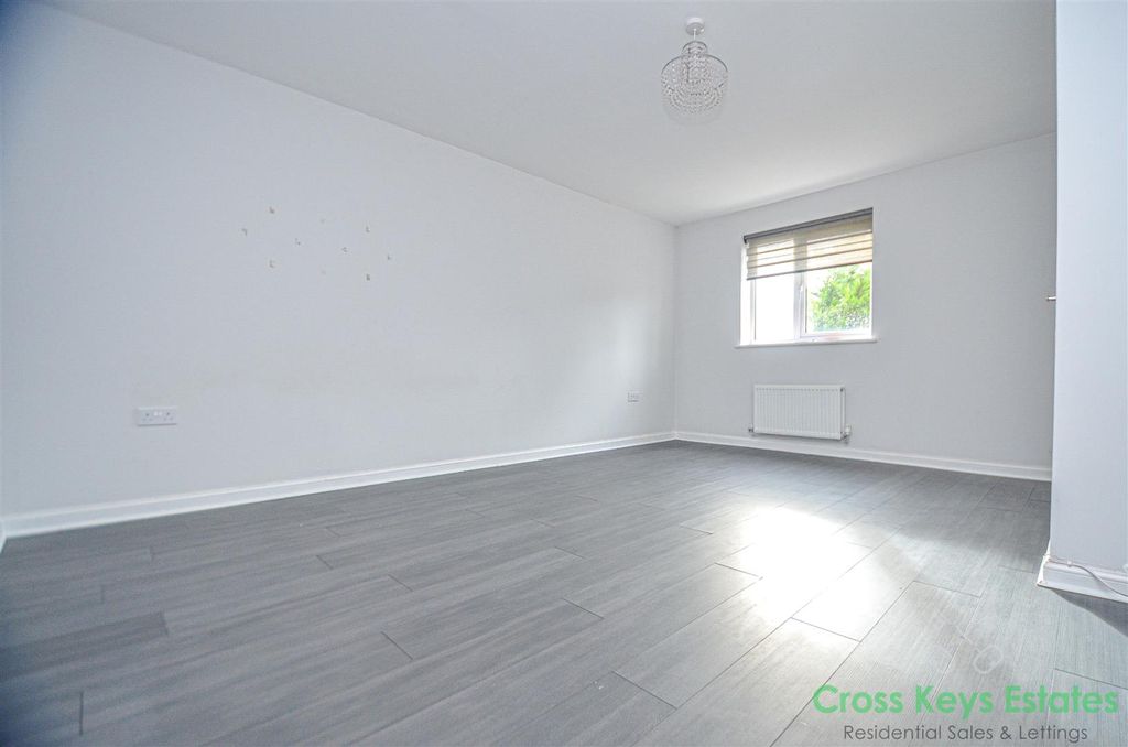 Property photo 3 of 13 Sitting Room