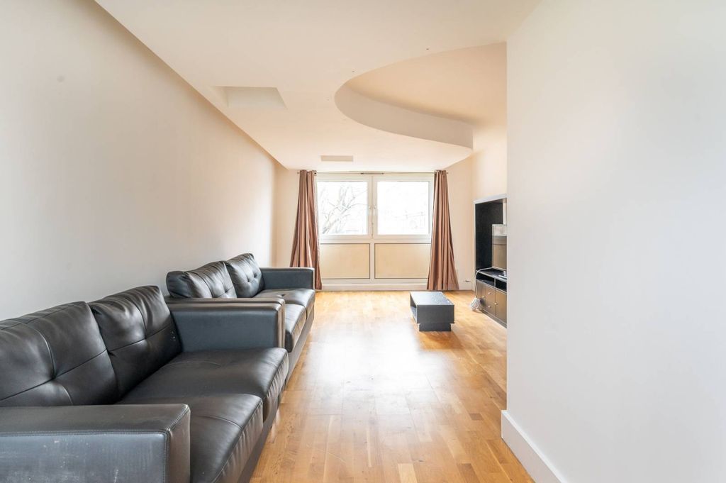 Property photo 2 of 8