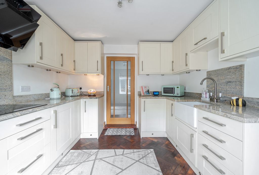 Property photo 1 of 23 1289200-9-683982F...
