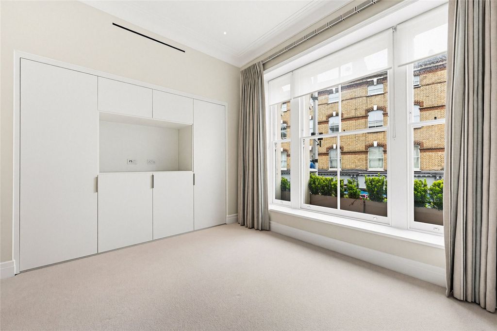 Property photo 3 of 11 Bedroom