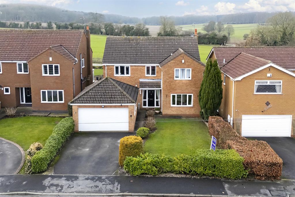 Property photo 1 of 28 001 - 94 Valley Drive.Jpg