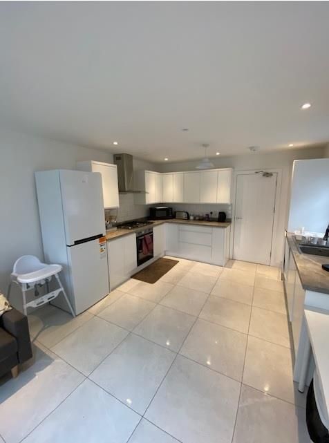 Property photo 3 of 6 Kitchen