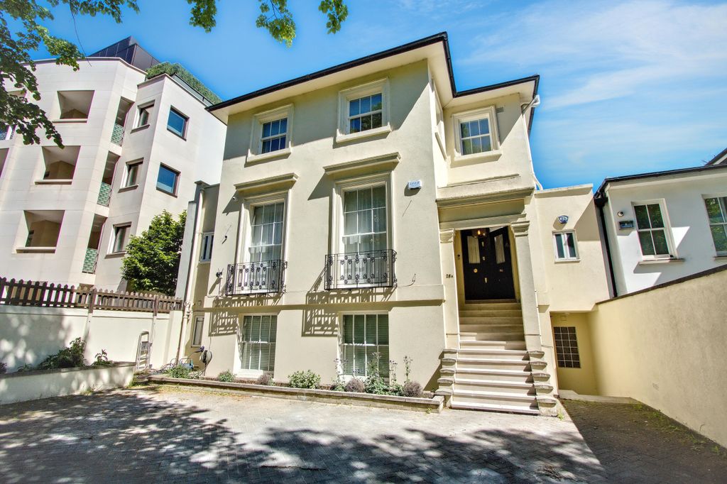 Property photo 1 of 23 26 Wellington Road, St Johns Wood, London Nw8 9Sp