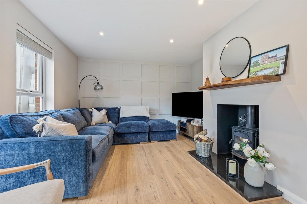 Property photo 3 of 31 75 Millbank Grove 01.Jpg