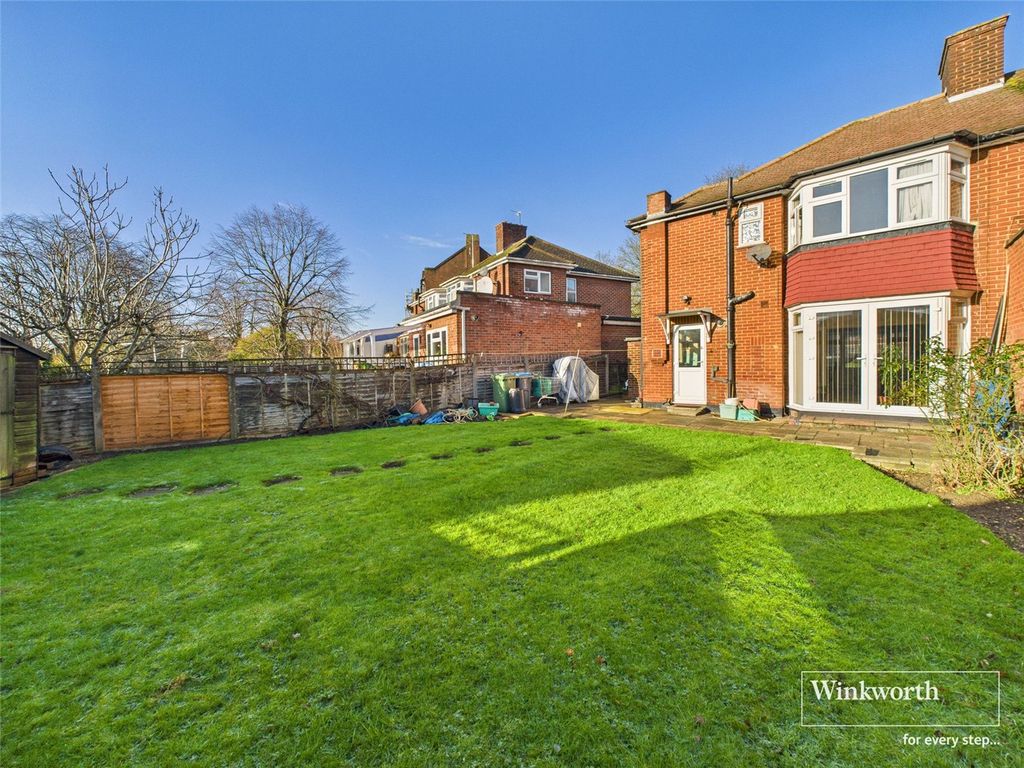 Property photo 2 of 8 Garden