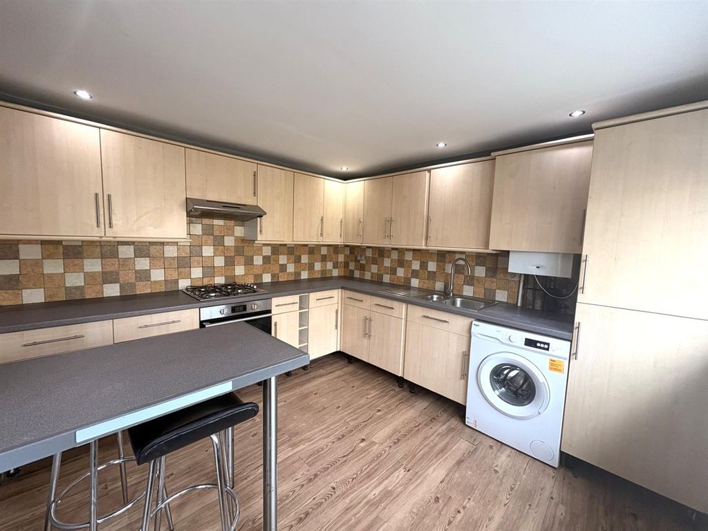 Property photo 2 of 9 Kitchen.Jpg