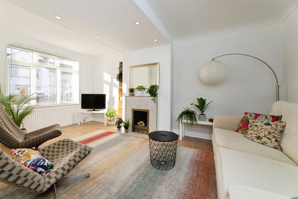 Property photo 3 of 17 Pbox-Img.Jpg