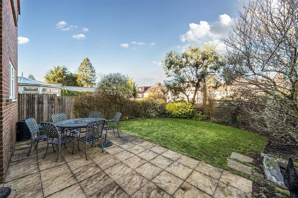 Property photo 3 of 18 Garden: