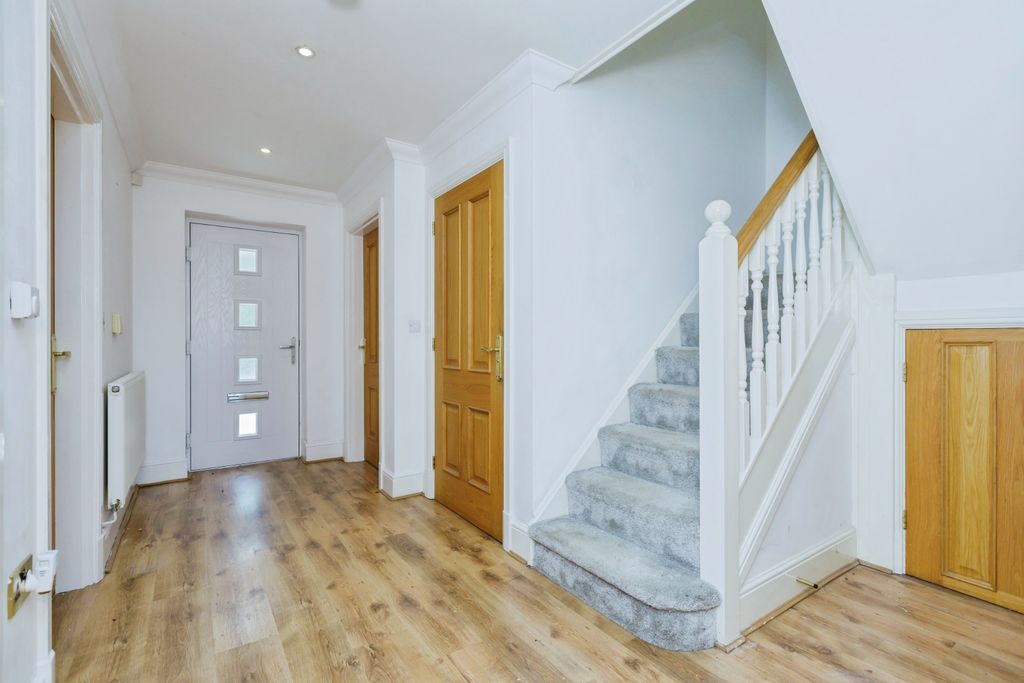 Property photo 2 of 15 Entrance Hall