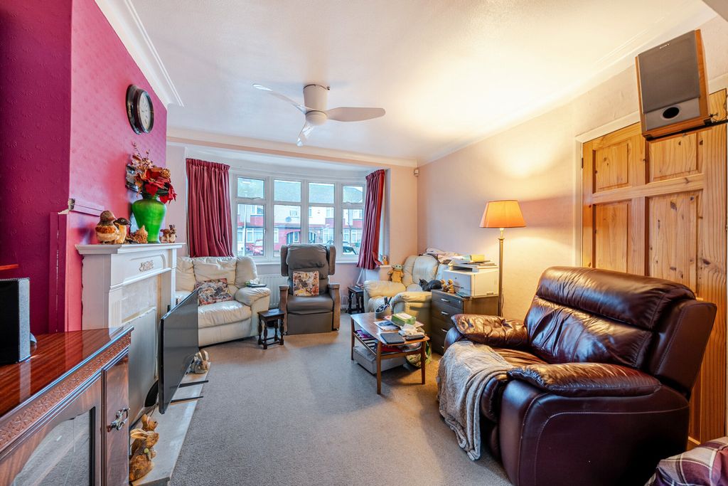 Property photo 2 of 17 1402958-2-697349B...