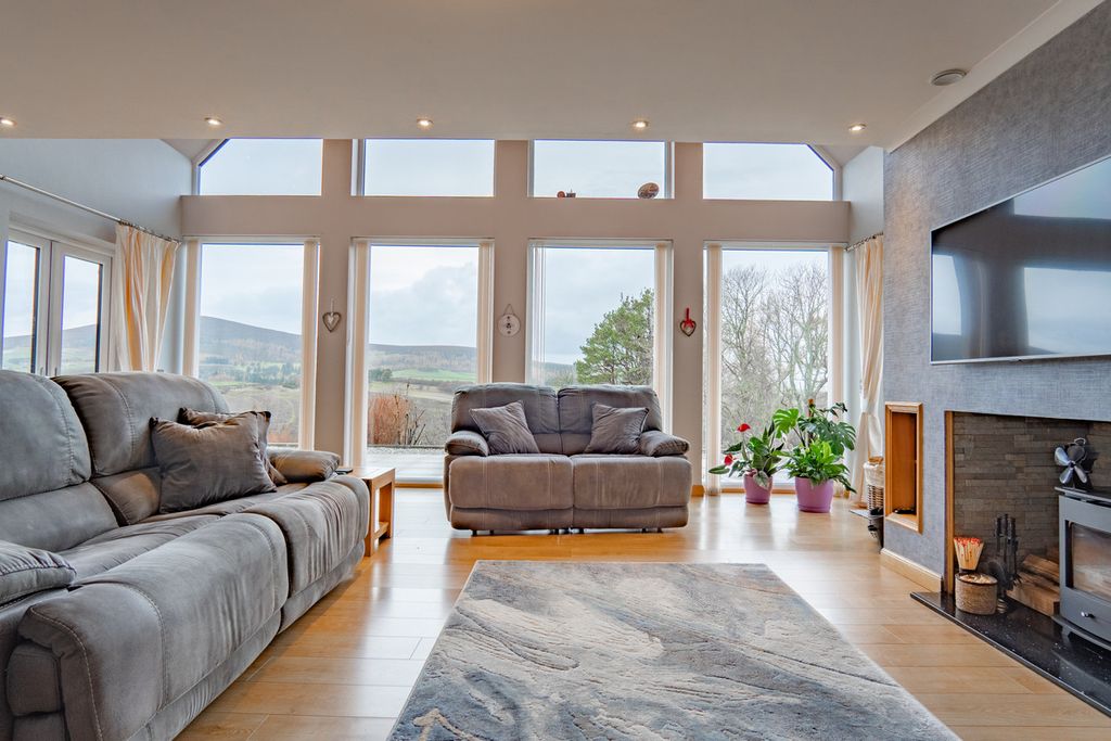 Property photo 3 of 49