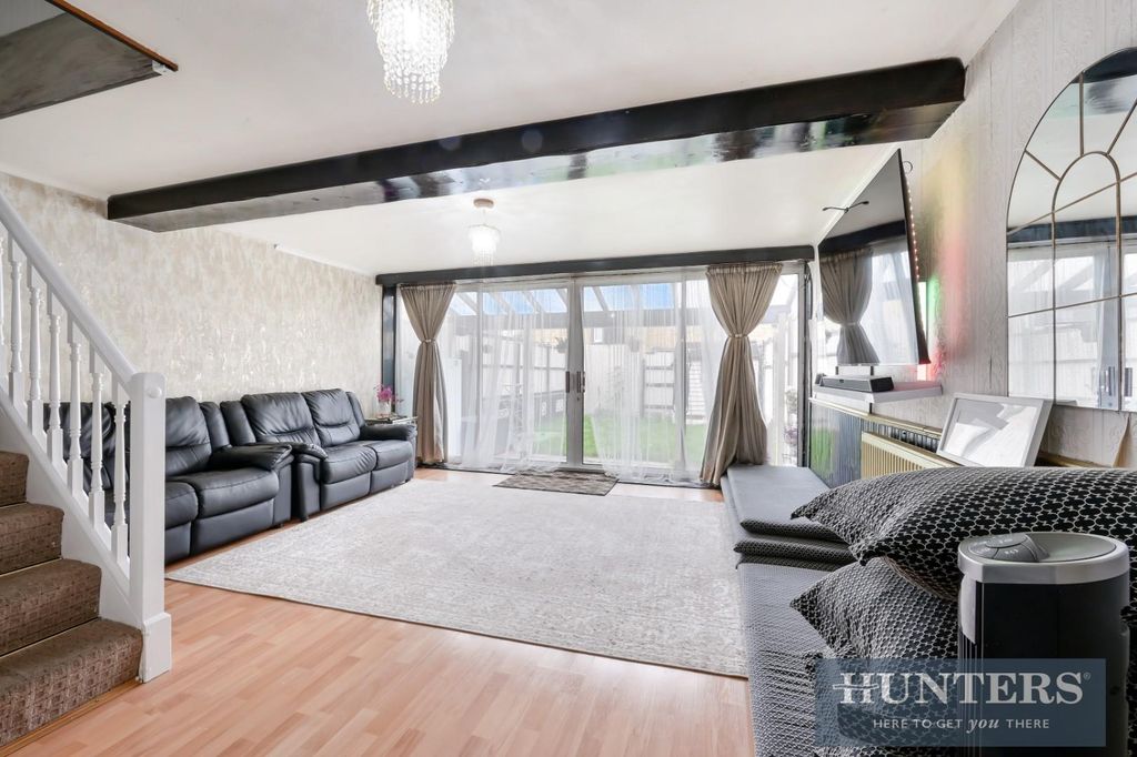 Property photo 3 of 12 Redwood Estate (7).Jpg