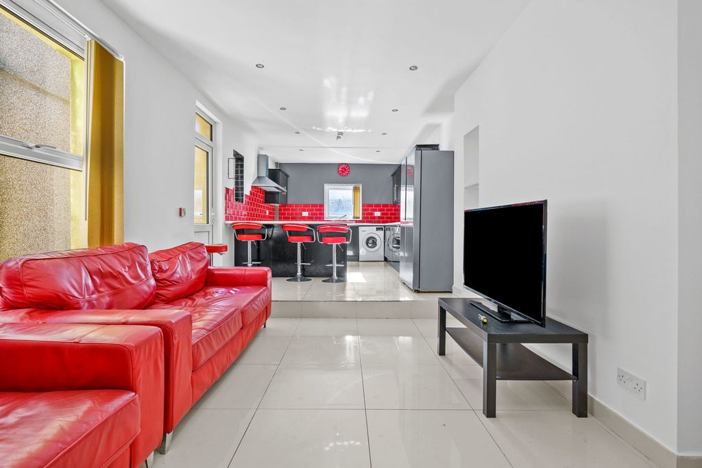 Property photo 2 of 19