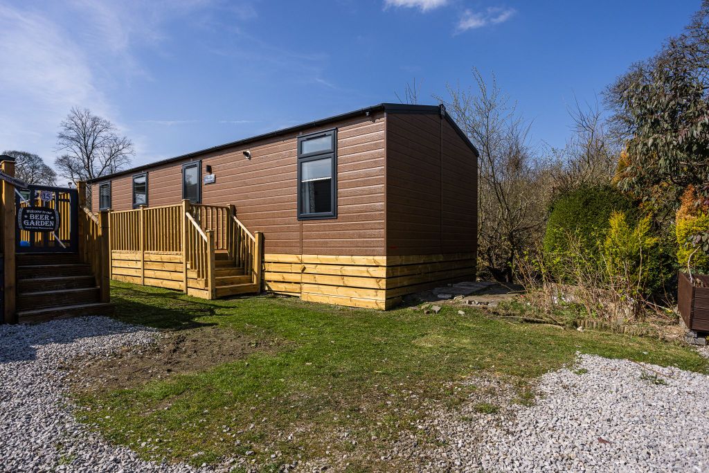 Property photo 2 of 25