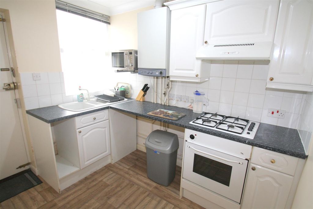 Property photo 3 of 5 Kitchen