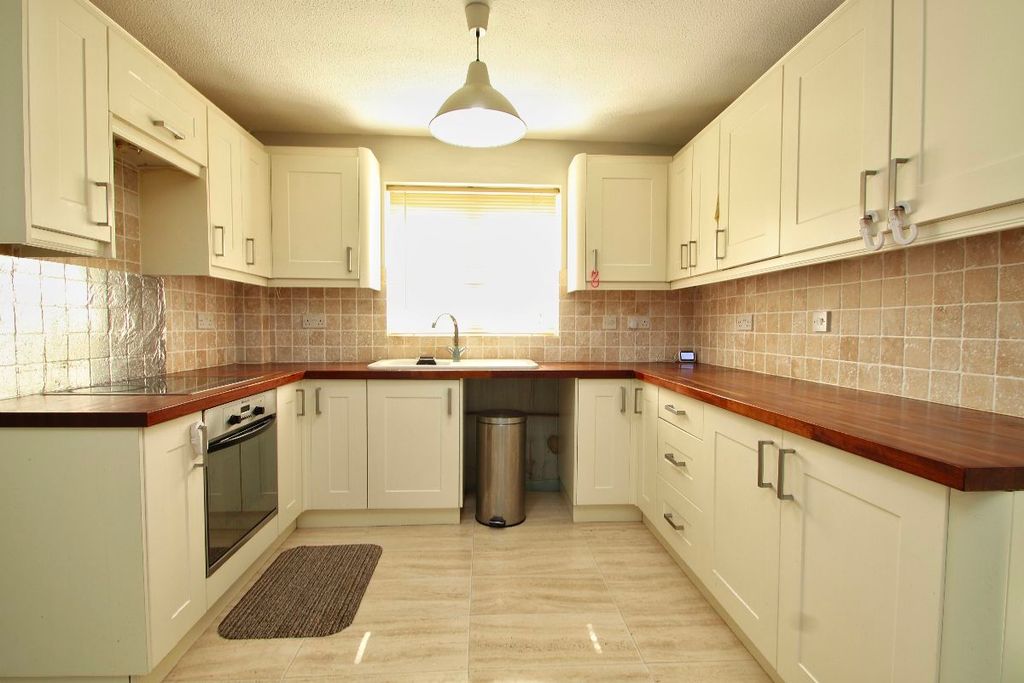 Property photo 2 of 28