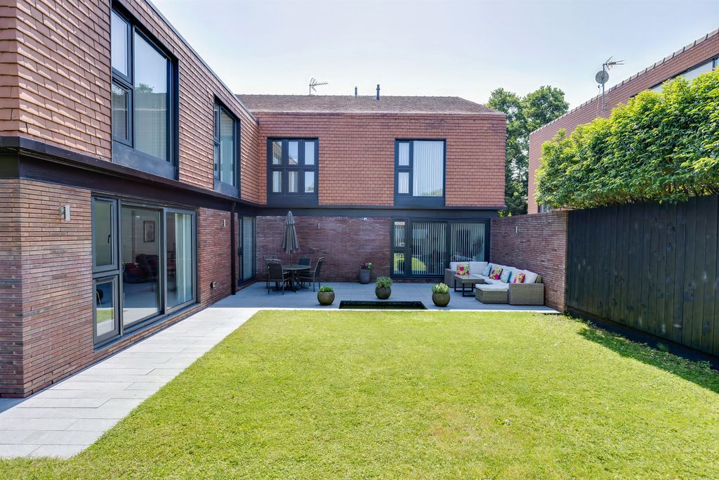 Property photo 3 of 33