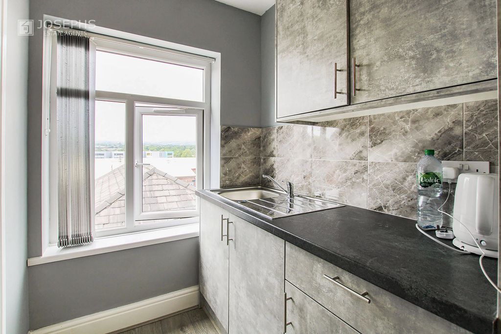 Property photo 1 of 2