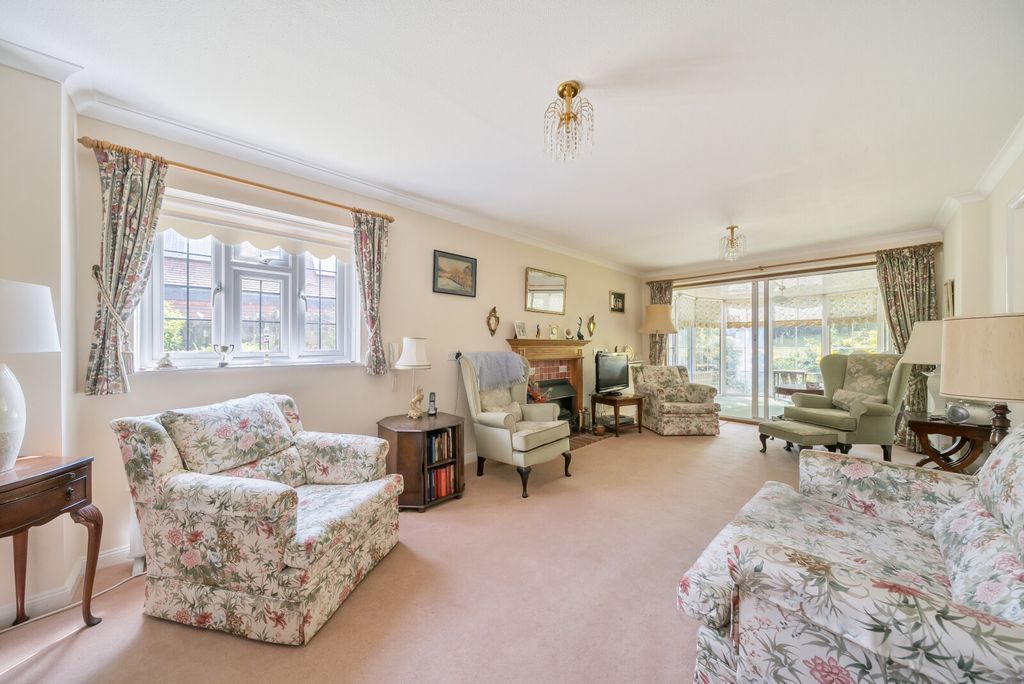 Property photo 3 of 17 1290618-15-682B16...