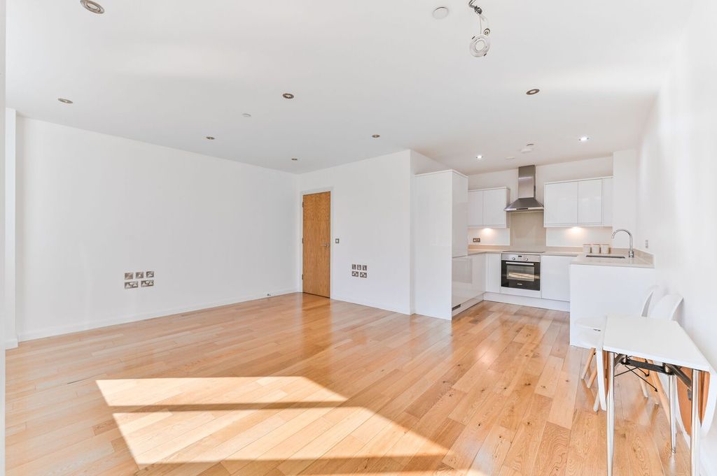 Property photo 3 of 9