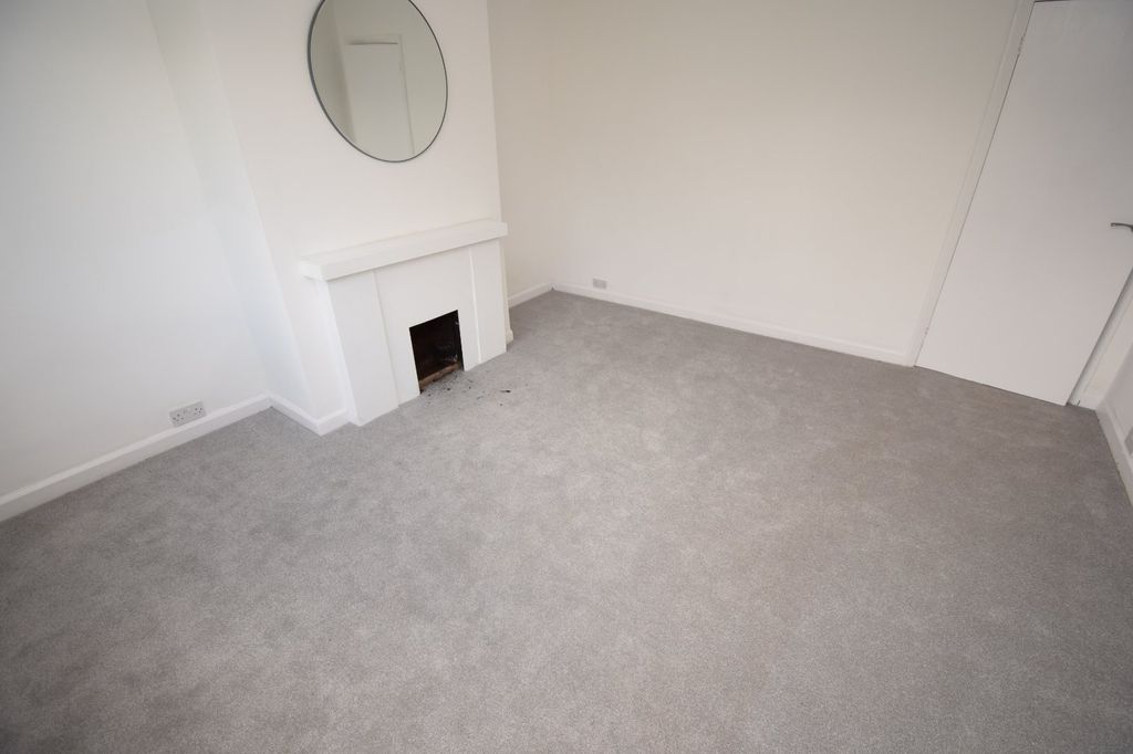 Property photo 2 of 13 Living/Dining Room