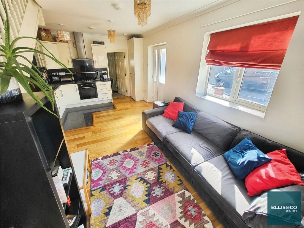 Property photo 1 of 11 Picture No. 12