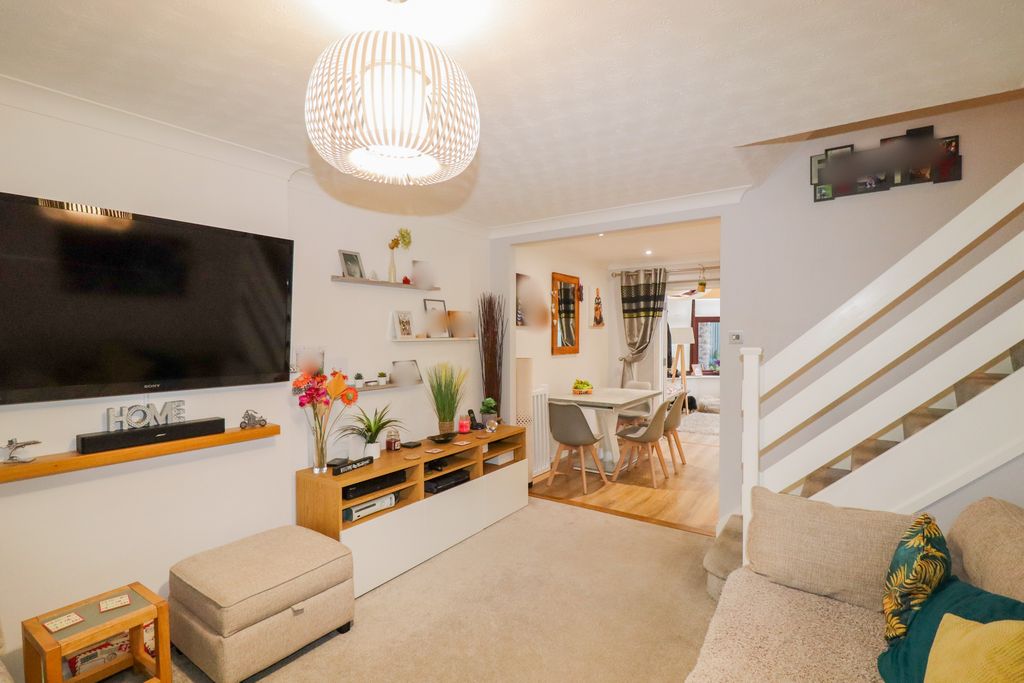 Property photo 2 of 21 Img_9876