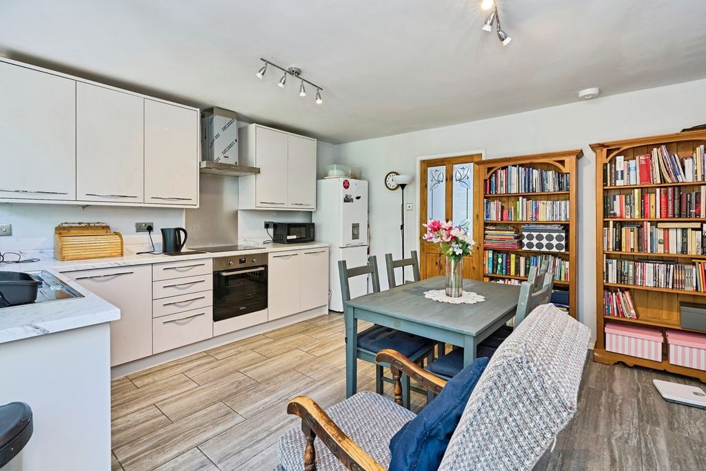 Property photo 3 of 20 Pbox-Img.Jpg