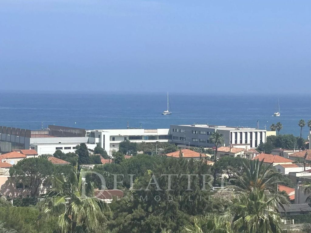 Property photo 1 of 14 Antibes