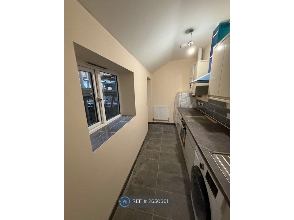 Property photo 3 of 7 Kitchen